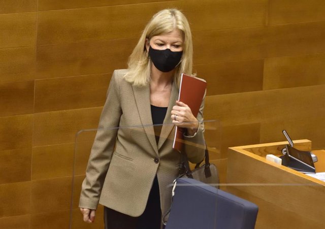 La consellera Gabriela Bravo comparece en Les Corts
