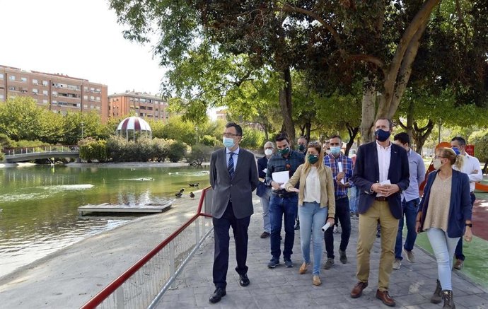 Ballesta visita el estado del remodelado parque de Fofó