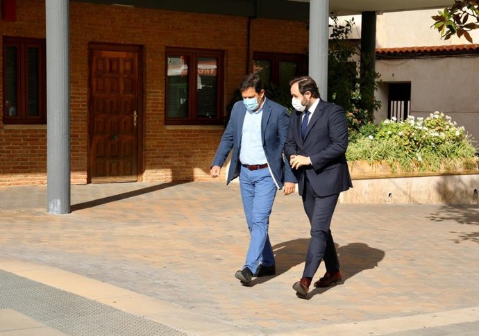 El presidente del PP C-LM, Paco Núñez, en su visita a la localidad de Bolaños de Calatrava.