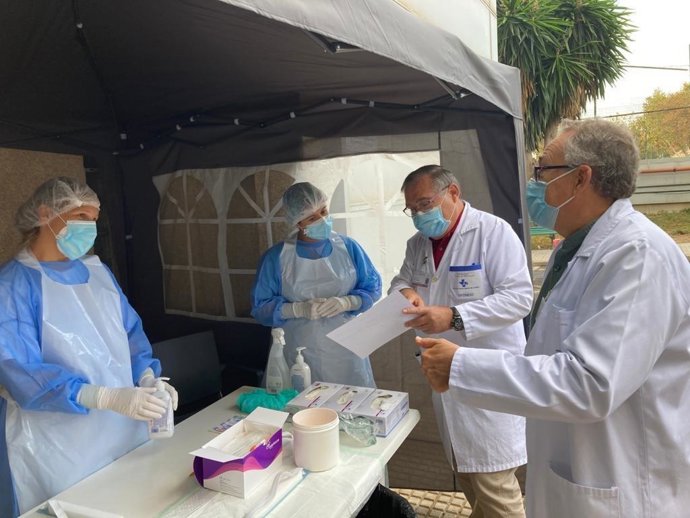 Imagen de archivo de un dispositivo sanitario desplegado en Cartagena para realizar test a usuarios en coche