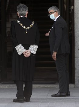 El presidente del Tribunal Supremo y del Consejo General del Poder Judicial (CGPJ), Carlos Lesmes entra al Palacio de Justicia, para asistir al acto de apertura del año judicial 2020/2021, en Madrid (España), a 7 de septiembre de 2020.