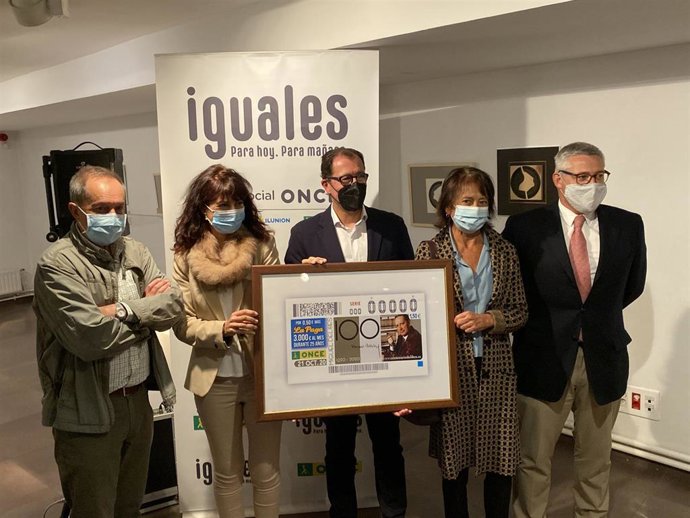Presentación del cupón de la ONCE en honor a Miguel Delibes.