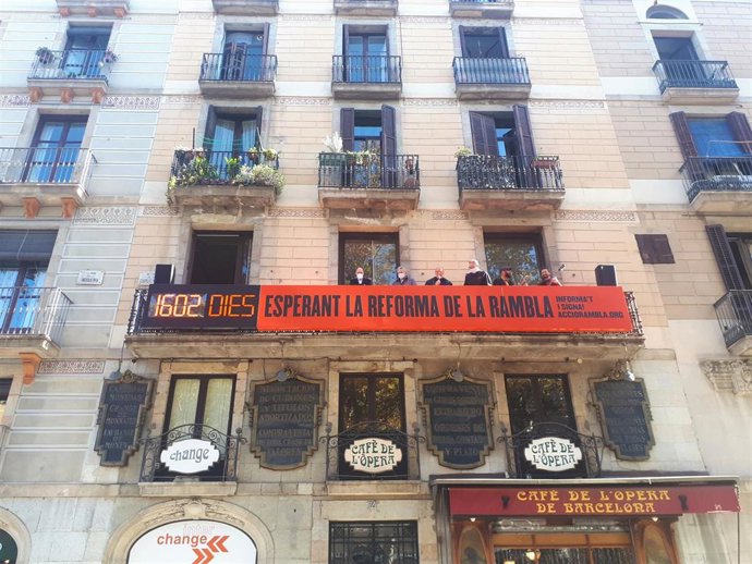 El contador que han instalado en La Rambla que suma los días de retraso de su reforma