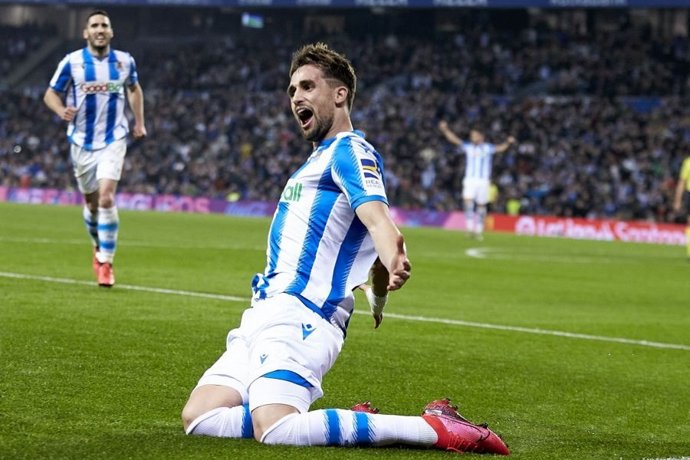 Januzaj celebra un gol en el Reale Arena