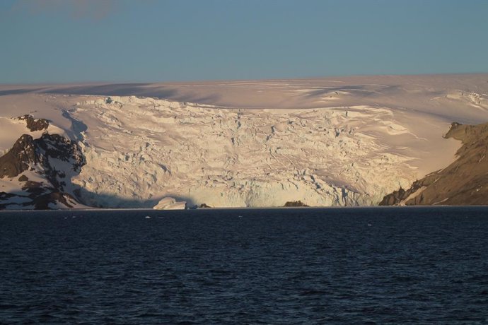 Vistas de glaciares de la Isla Livingston en el archipiélago de las Shet.