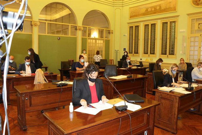 Sesión de la Comisión de Asuntos Institucionales y Generales en el Parlament.