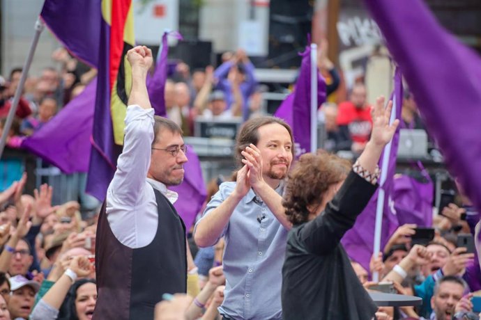Pablo Iglesias y Juan Carlos Monedero en el acto de precampaña de Podemos en Madrid