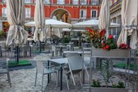 Almeida dice que "no corresponde" cerrar bares y restaurantes de Madrid y defiende que son espacios seguros