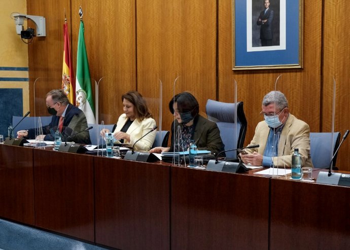 La Junta reparte 46% de ayudas del Plan de Desarrollo Rural con "algún criterio 