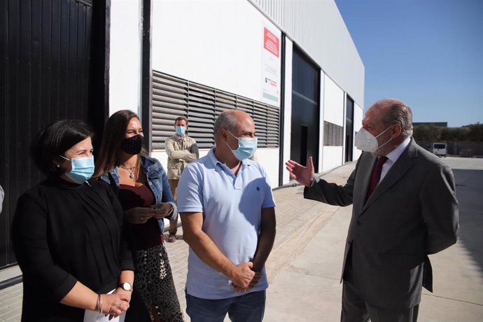 Visita a las obras del vívero de empresas en Martín de la Jara