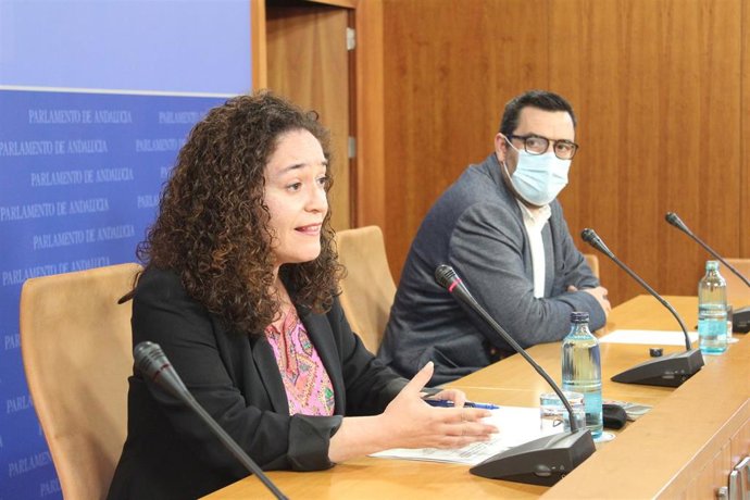 Rueda de prensa de la portavoz del grupo parlamentario Adelante Andalucía, Inmaculada Nieto, y del portavoz de Adelante en la Comisión de Hacienda, Guzmán Ahumada