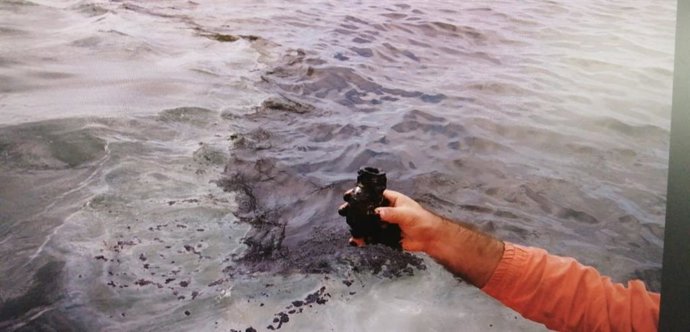 Mancha de fuel en la ría de Arousa detectada el 13 de octubre de 2020