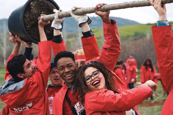 Gira Jóvenes de Coca-Cola cierra su edición con la entrega de cinco becas Change