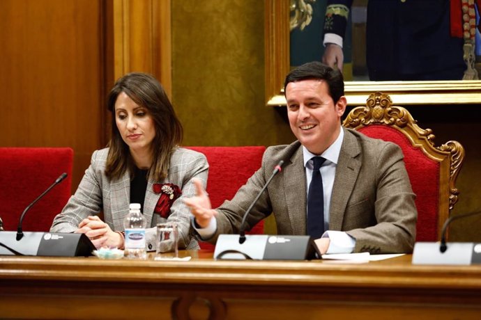La diputada provincial de Igualdad junto al presidente de la Diputación de Almería