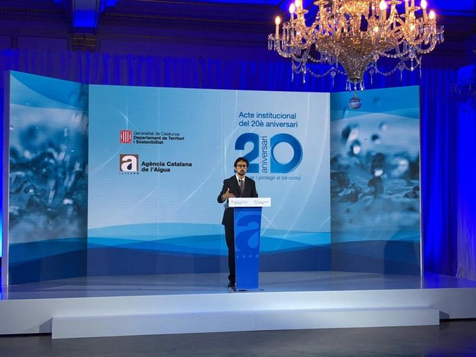 El Conseller de Territorio y Sostenibilidad de la Generalitat, Dami Calvet, durante su intervención en el acto de conmemoración de los 20 años de la Agncia Catalana de l'Aigua (ACA), este miércoles 14 de octubre del 2020.