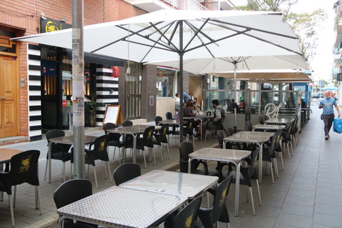 Imatge de la terrassa d'un restaurant de Castelldefels aquest 14 d'octubre de 2020. (Horitzontal)