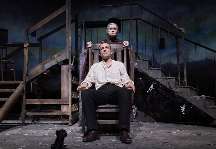 Escena de 'Pedro Páramo', dirigido por Mario Gas, en las Naves de Matadero