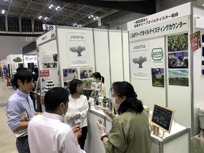 Economía.-Extenda promociona el aceite de oliva con la presencia de cinco marcas