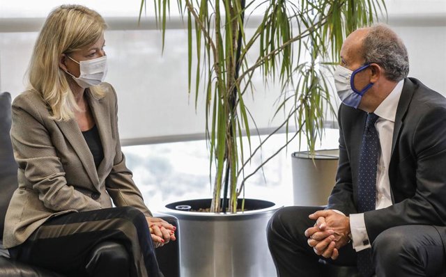 El ministro de Justicia, Juan Carlos Campo, se reúne con la consejera de Justicia, Gobernación y Reformas Democráticas de la Generalitat Valenciana, Gabriela Bravo, en Ciudad Administrativa 9 de Octubre, en Valencia.