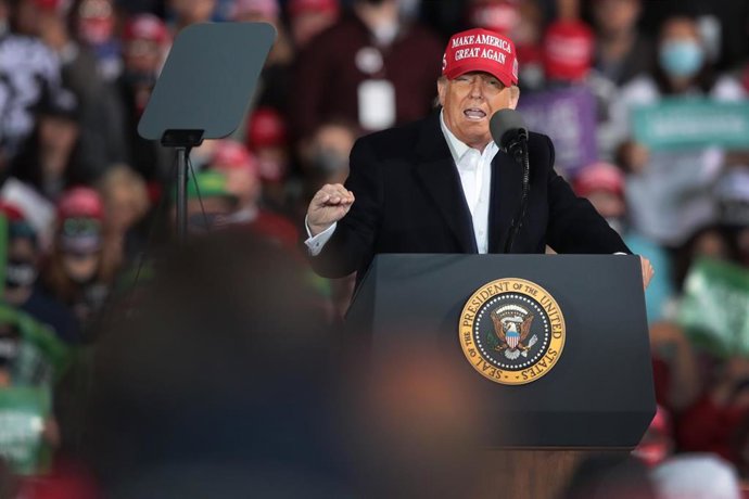 El presidente de Estados Unidos, Donald Trump, en un mitin en el aeropuerto internacional de Des Moines (Iowa) este 14 de octubre.