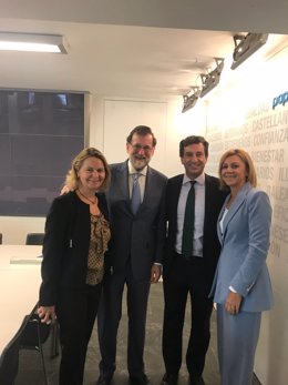 La senadora Maria Salom, en una imagen de 2017 con Mariano Rajoy, Biel Company y María Dolores de Cospedal.