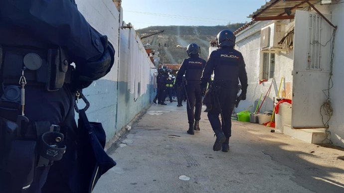 Policía Nacional realiza registros en Cañada Real para desmantelar plantaciones de marihuana