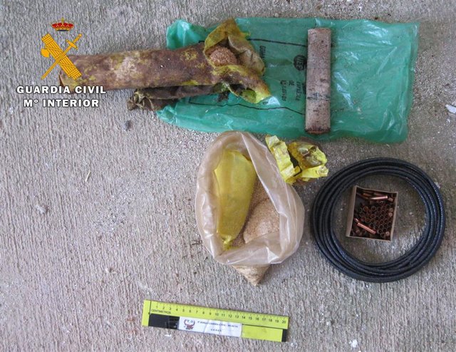 La Guardia Civil destruye material explosivo localizado en las ruinas de una vivienda del término municipal de Molinicos