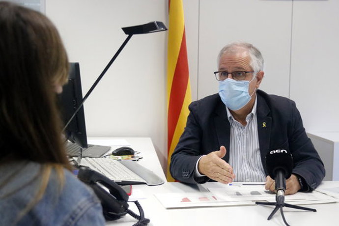 El gerent del CatSalut a Girona, Miquel Carreras, durant l'entrevista amb l'ACN. Pla general. Imatge publicada el 15 d'octubre del 2020 (Horitzontal)