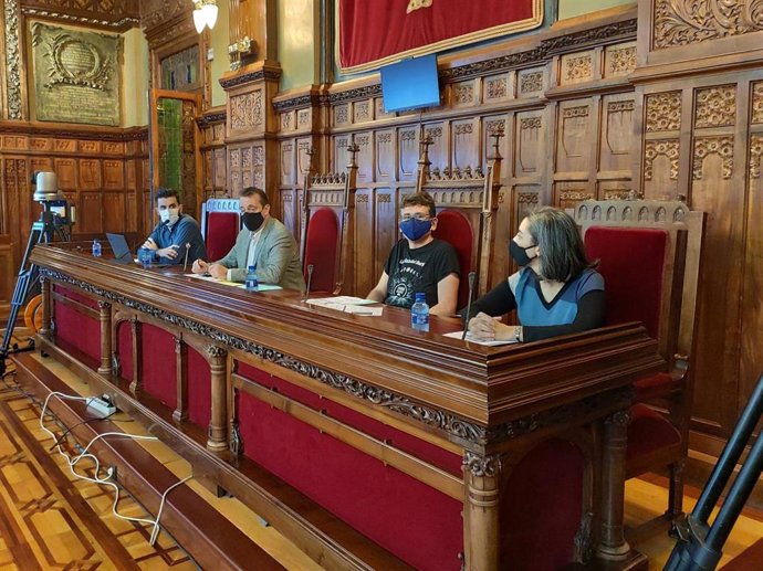 El presidente de la EAPN En Asturias, Héctor Colunga, presenta el informe AROPE 2019 en la Junta General.