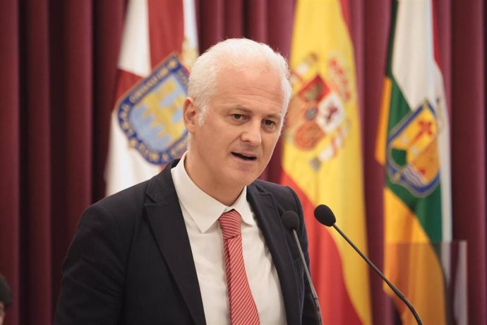 El alcalde de Logroño, Pablo Hermoso de Mendoza, interviene durante la primera sesión del Debate sobre el Estado de la Ciudad, en el Ayuntamiento de Logroño, La Rioja (España), a 15 de octubre de 2020.