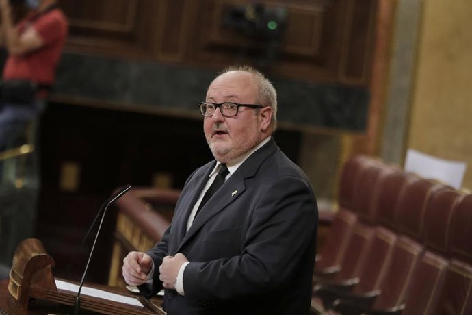 El diputado de ERC Joan Capdevila, durante su intervención en el pleno celebrado en el Congreso de los Diputados posterior a la sesión de Control donde el Ejecutivo se ha enfrentado a diversas consultas, donde la gestión del Covid-19 ha continuado en el