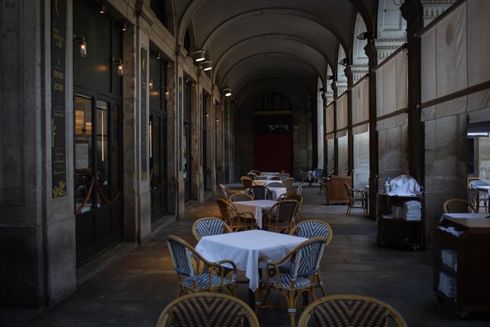 Terraza de un bar vacía en Barcelona, Cataluña (España) a 14 de octubre de 2020. 