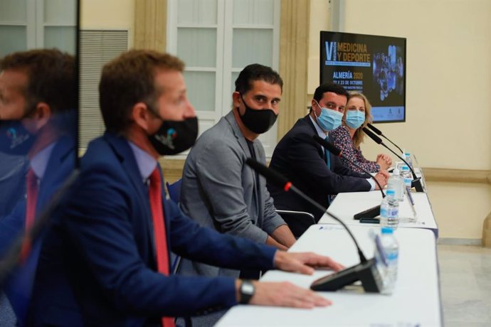 Presentación con Fernando Hierro de la V Reunión de Medicina y Deporte en Almería