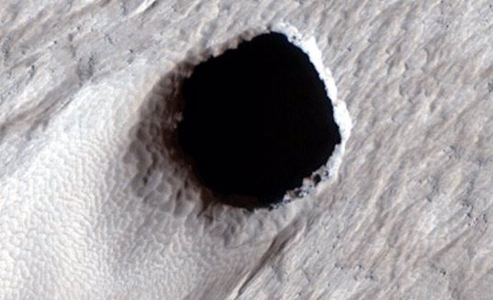 Un enorme tubo de lava de 50 metros de ancho localizado en Marte