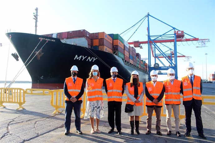 Presentación de Málaga como puerto de escala de la línea regular de Hapag Lloyd en su servicio Mediterranean Gulf Express con representantes de Autoridad Portuaria, la compañía y Noatum