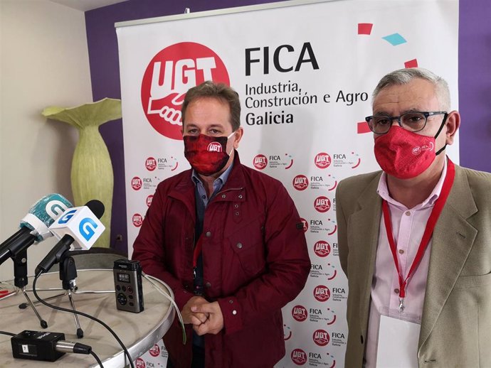El responsable de UGT FICA, Pedro Hojas, a la izquierda