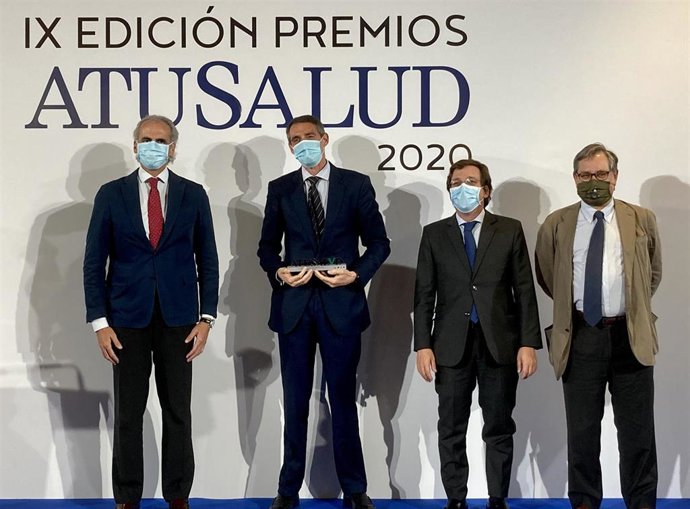 El director general de los hospitales públicos de Quirónsalud, Antonio Álvaro de la Parra, con el consejero de Sanidad, Enrique Ruiz Escudero, el alcalde de Madrid, José Luis Martínez-Almeida, y el director de La Razón, Francisco Marhuenda.