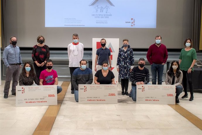 Imagen de los premiado en el I Concurso BBK Family de ideas innovadoras para la conciliación