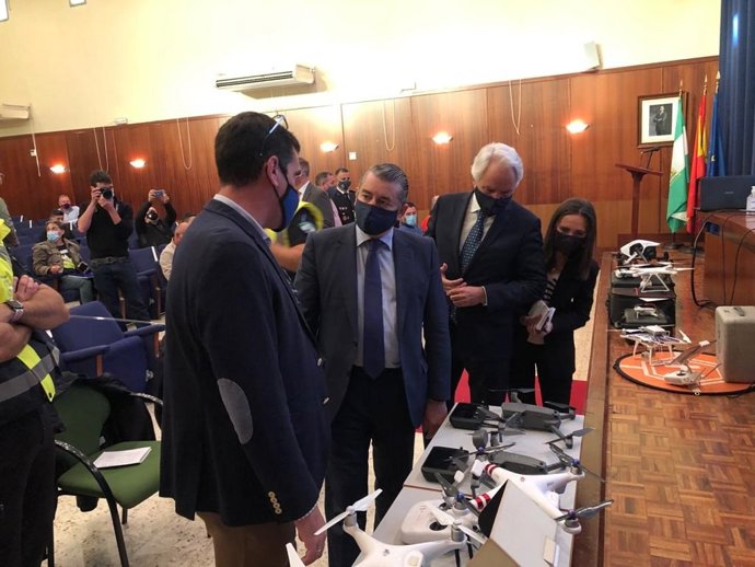 El viceconsejero de la Presidencia, Administración Pública e Interior, Antonio Sanz, en la inauguración de la I Jornada de drones-RPAS en situaciones de emergencias e intervención policial