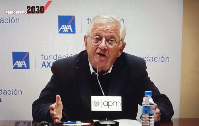 El periodista Fernando Jáuregui interviene en la presentación del foro 'Periodismo2030', celebrada en la Asociación de la Prensa de Madrid