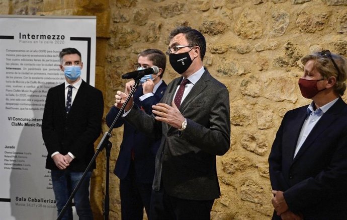 Ballesta presenta el programa de 'Pianos en la calle'