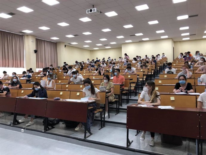 Estudiantes universitarios