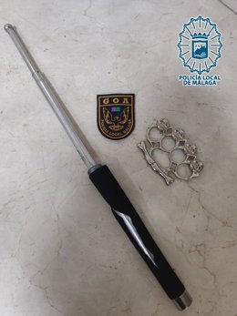 Efectos intervenidos a seis jóvenes, cinco de ellos menores de edad, detenidos por agresión y amenazas