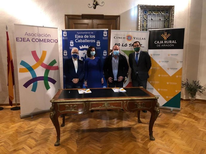 De izquierda a derecha, Juan Pons, Teresa Ladrero, Santos Navarro y José Luis Larragay.