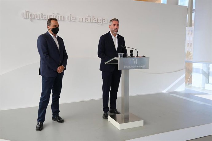 El vicepresidente de la Diputación, Juan Carlos Maldonado, y el alcalde de Torremolinos, José Ortiz, presentan el mercado Sabor a Málaga