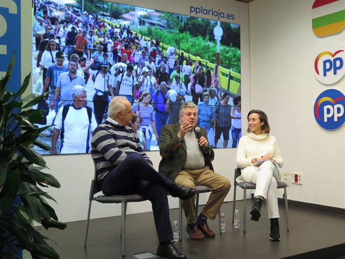 Cuca Gamarra, Leopoldo López Gil y José Ignacio Ceniceros en la sede del PP de La Rioja