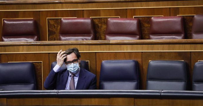 El ministro de Sanidad, Salvador Illa, durante en una sesión plenaria en el Congreso de los Diputados, en Madrid, (España), a 15 de octubre de 2020. Esta sesión se centrará en explicar el estado de alarma decretado en Madrid por el Covid-19.