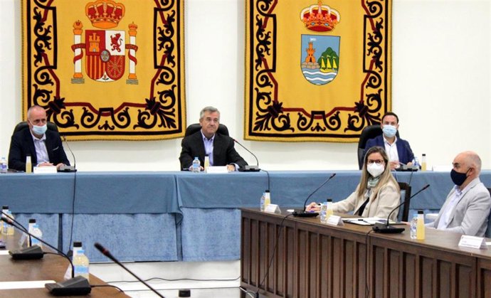 Pleno de Estepona presidido por el alcalde, José María García Urbano.