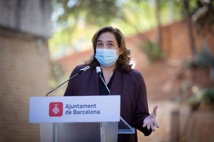La alcaldesa de Barcelona, Ada Colau, comparece en rueda de prensa para anunciar la apertura de El Centre Residencial dInclusió La Llavor, un nuevo equipamiento para mujeres sin hogar, en Barcelona, Catalunya (España), a 15 de octubre de 2020.
