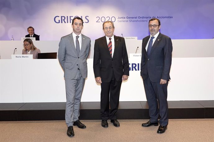 El coconsejero delegado de Grifols, Víctor Grífols Deu; el presidente de Grifols, Victor Grífols, y el coconsejero delegado de Grifols, Raimon Grífols Roura.